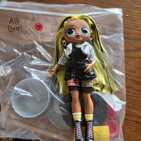 Alt grrrl - Picture 1 of 1